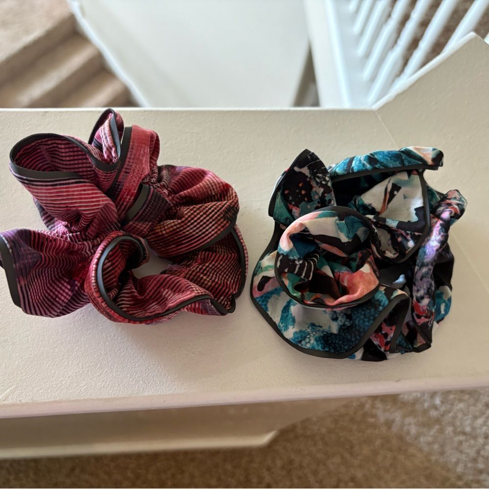 Lululemon hair tie (2)